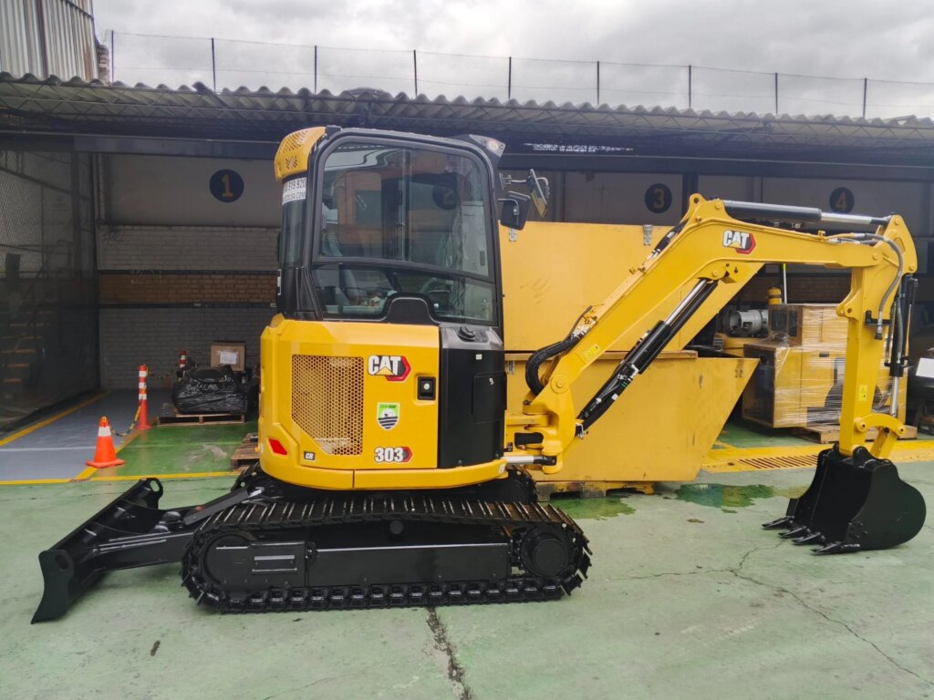 Miniexcavadora Hidráulica Sin Uso CAT 303 CABINA CERRADA